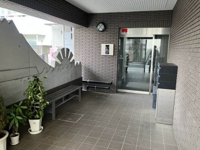 2/4 エントランス