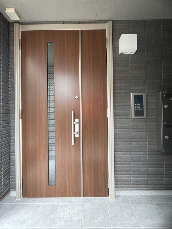 16/16 エントランス