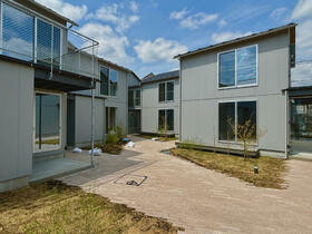 16/16 エントランス