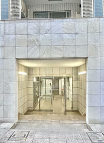 16/16 エントランス