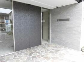 16/16 エントランス