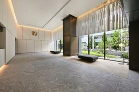 5/5 エントランス