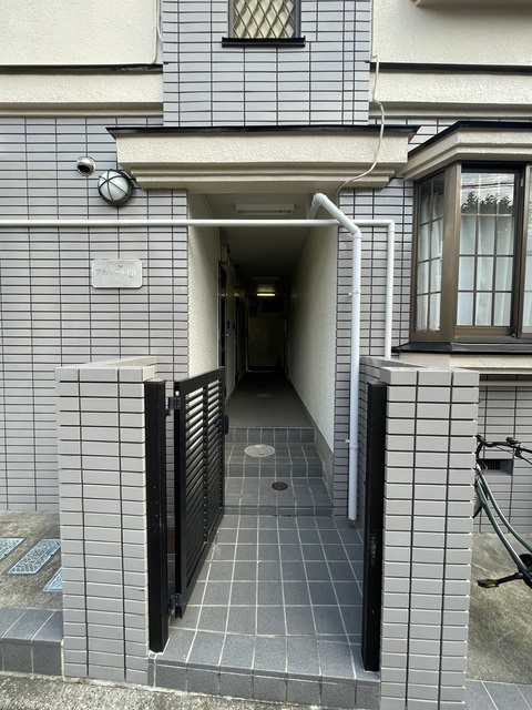 21/22 エントランス