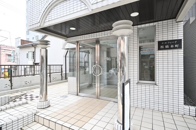 2/5 エントランス