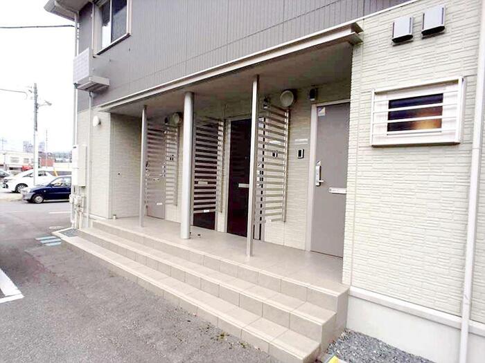 19/27 エントランス