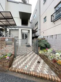 2/2 エントランス