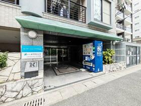 16/16 エントランス