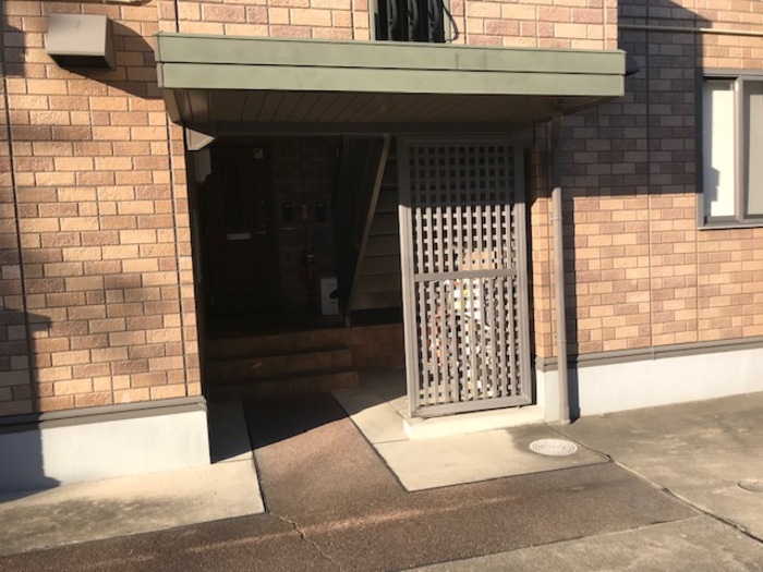 2/2 エントランス