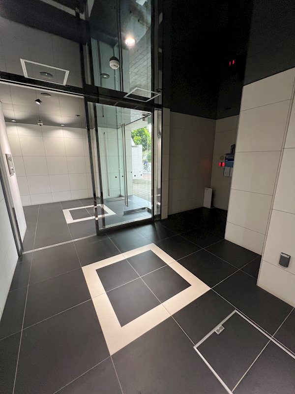 21/22 エントランス