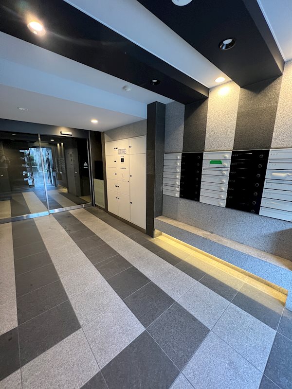 19/19 エントランス