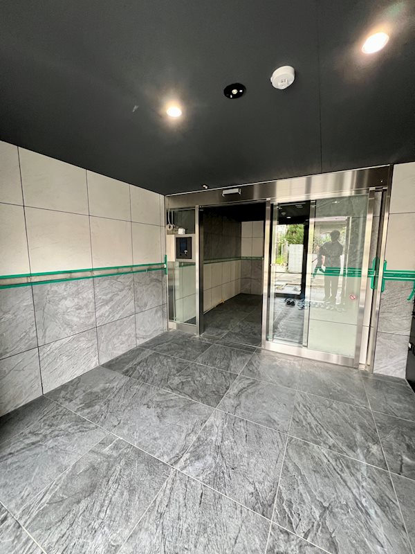 19/19 エントランス