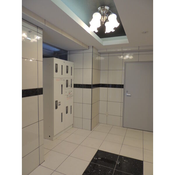 14/18 エントランス