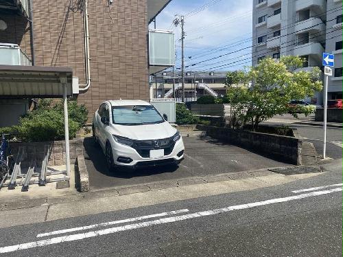 14/14 駐車場