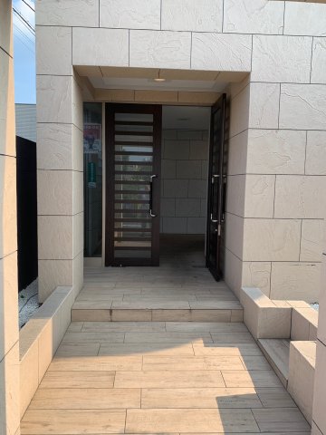 2/2 エントランス