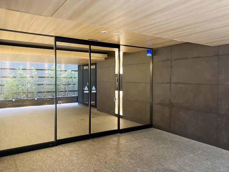 2/2 エントランス