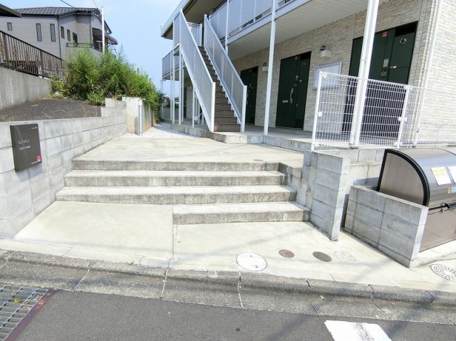 18/23 エントランス