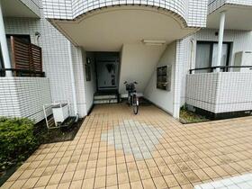 16/16 エントランス