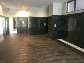 16/16 エントランス