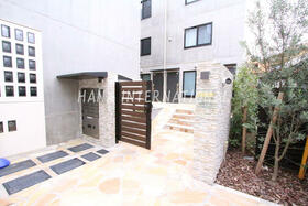 16/16 エントランス