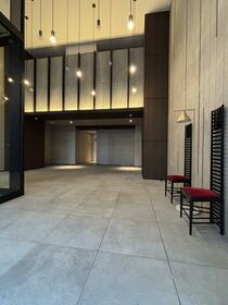 16/16 エントランス