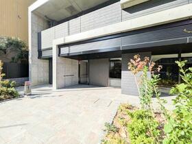 16/16 エントランス