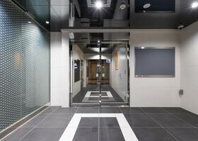 16/16 エントランス