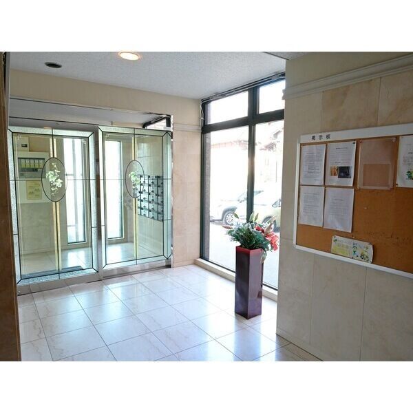 8/10 エントランス