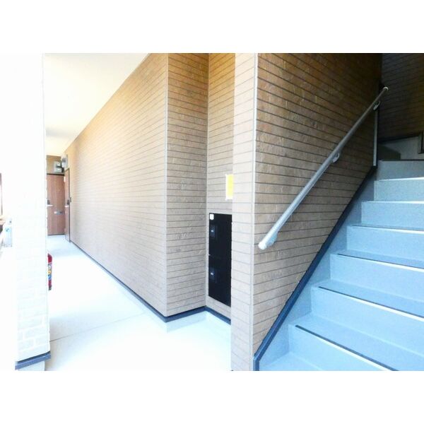 16/16 エントランス