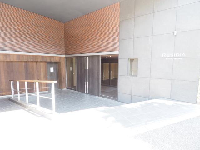 24/25 エントランス