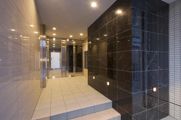 16/17 エントランス