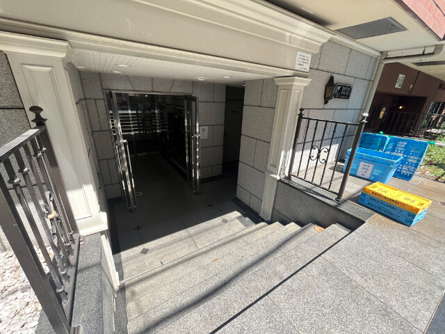 2/2 エントランス