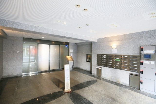 18/19 エントランス