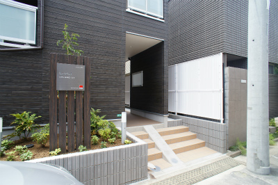 23/23 エントランス