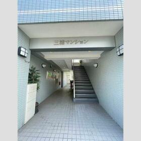 16/16 エントランス