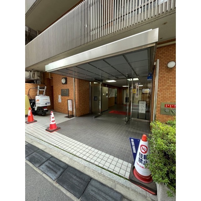 20/20 エントランス