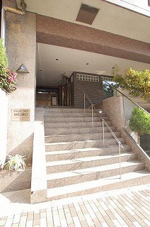 17/18 エントランス