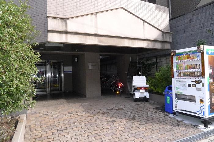 16/17 エントランス