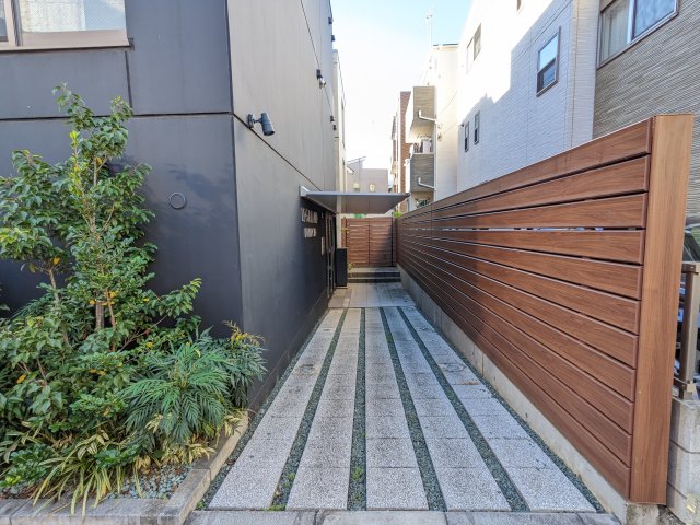 15/15 エントランス