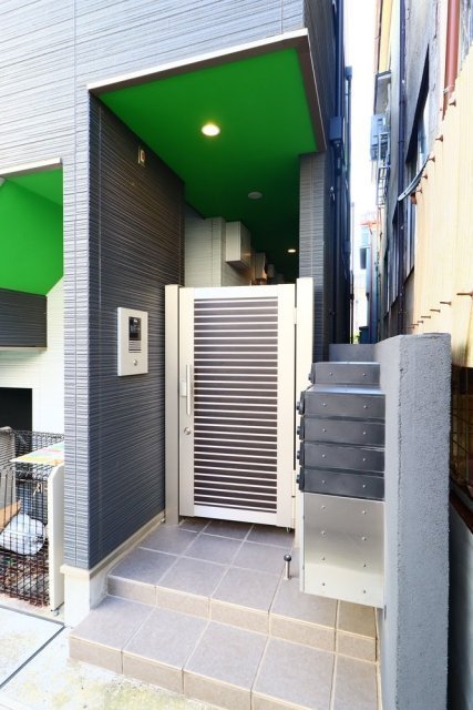 26/30 エントランス