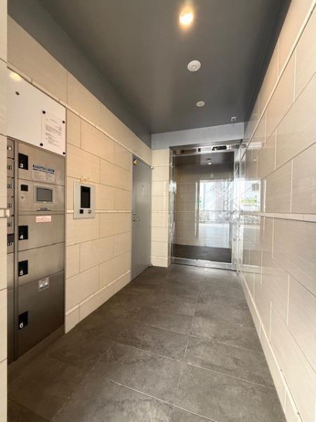 27/29 エントランス