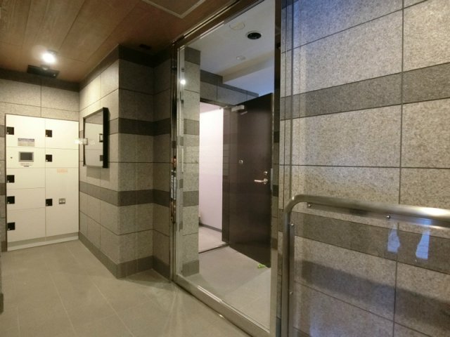 25/30 エントランス