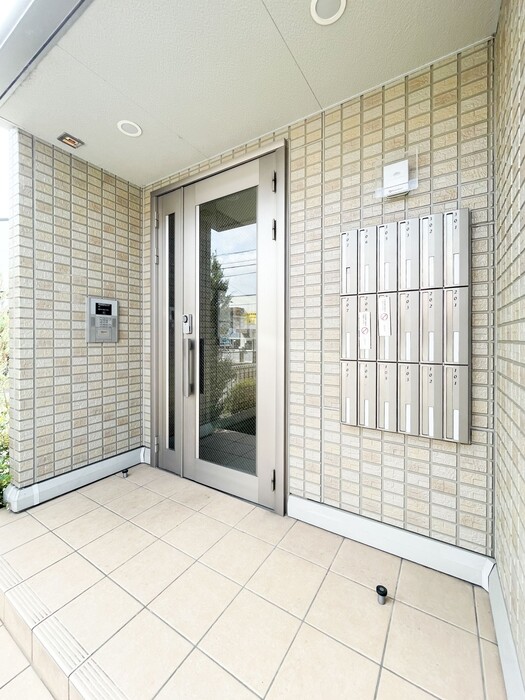 16/17 エントランス