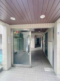 16/16 エントランス