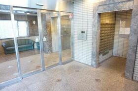 16/16 エントランス