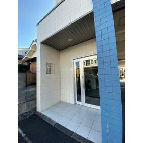 16/16 エントランス