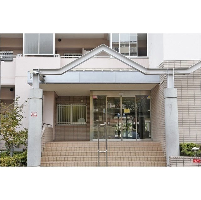 20/23 エントランス