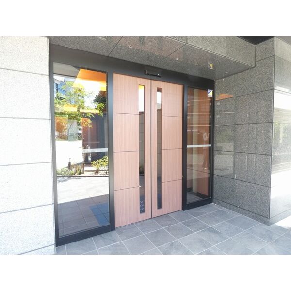 16/16 エントランス