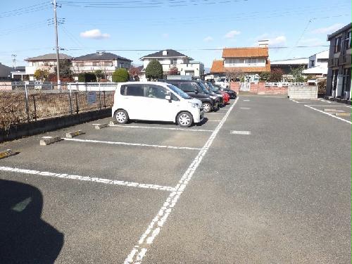 13/13 駐車場