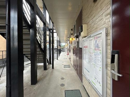 13/14 エントランス