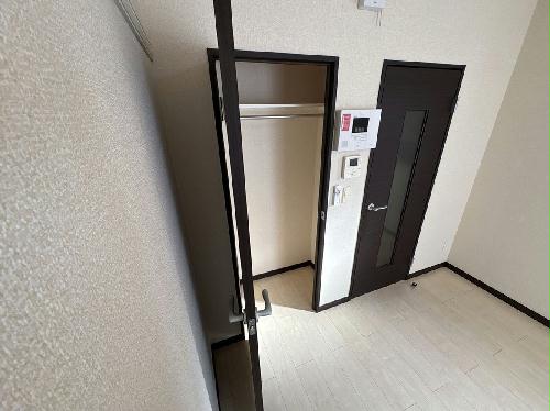 13/14 エントランス